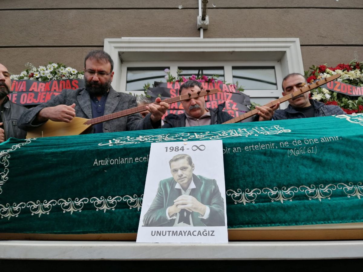 Engin Nurşani, toprağa verildi #2