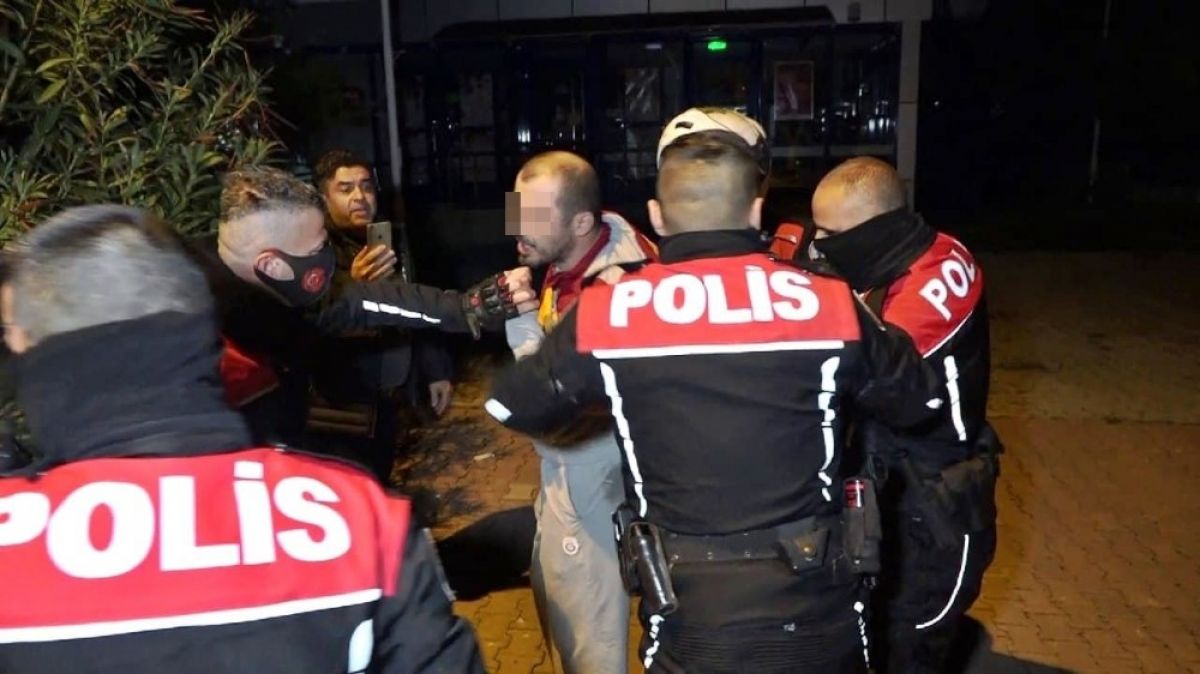 The driver, who did not obey the warning to stop in Antalya, followed dozens of police officers # 2