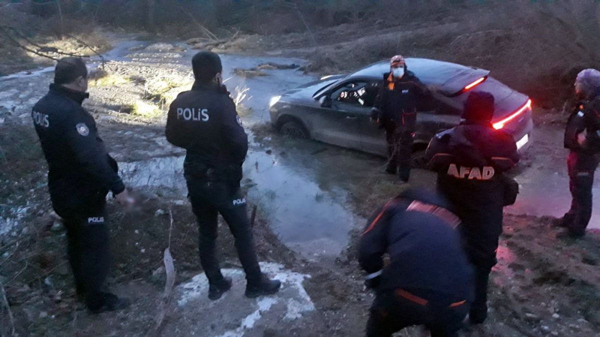 Emrecan Sabancı's luxury jeep stuck in the creek bed # 6