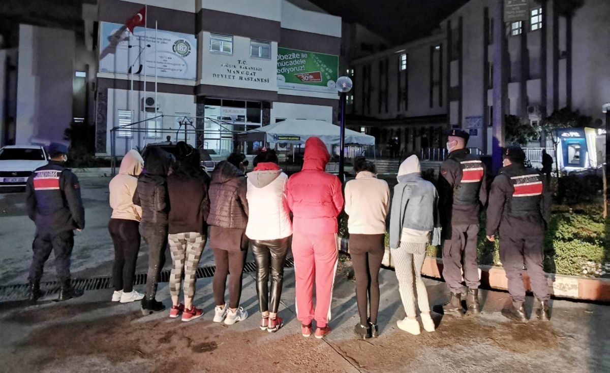 Manavgat ta 12 kadın, fuhuş çetesinden kurtarıldı #2