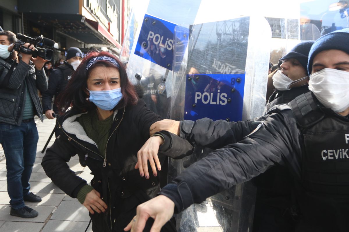 Ankara daki  Boğaziçi  eylemlerinde 69 kişi gözaltına alındı #1
