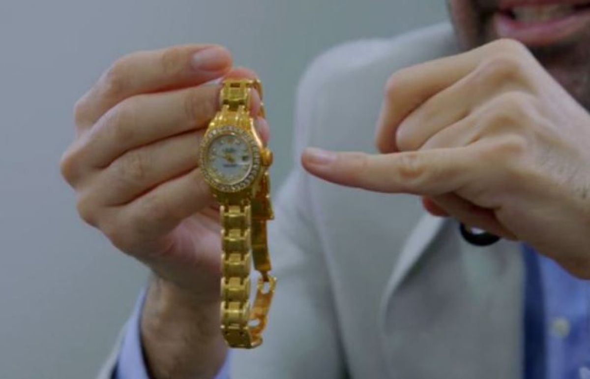 The imitation watch bought by the woman in England turned out to be gold #3