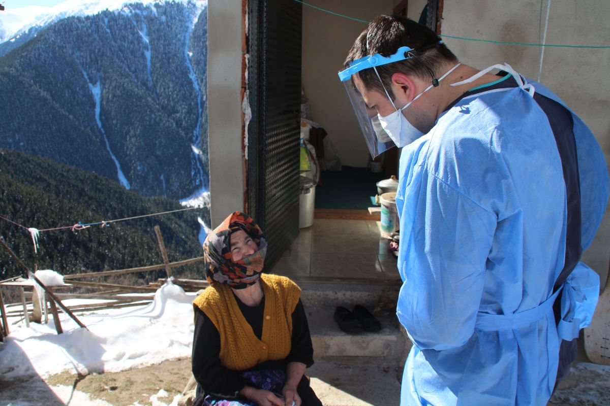 Challenging vaccination work of healthcare professionals in Rize #7