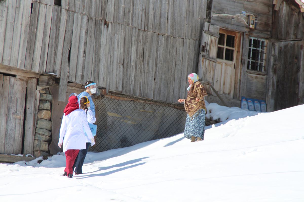 Challenging vaccination work of healthcare professionals in Rize #6