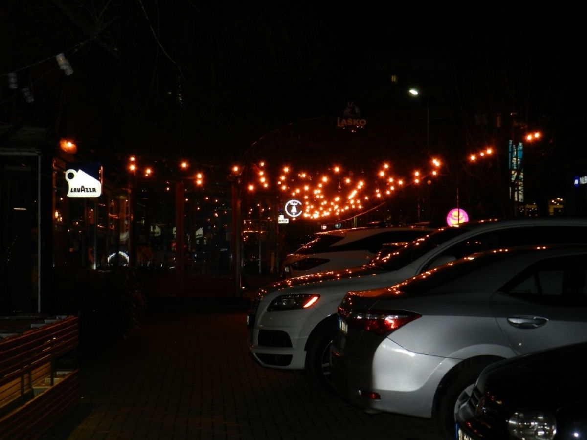 The act of turning off the lights from cafes and restaurants in Kosovo #3