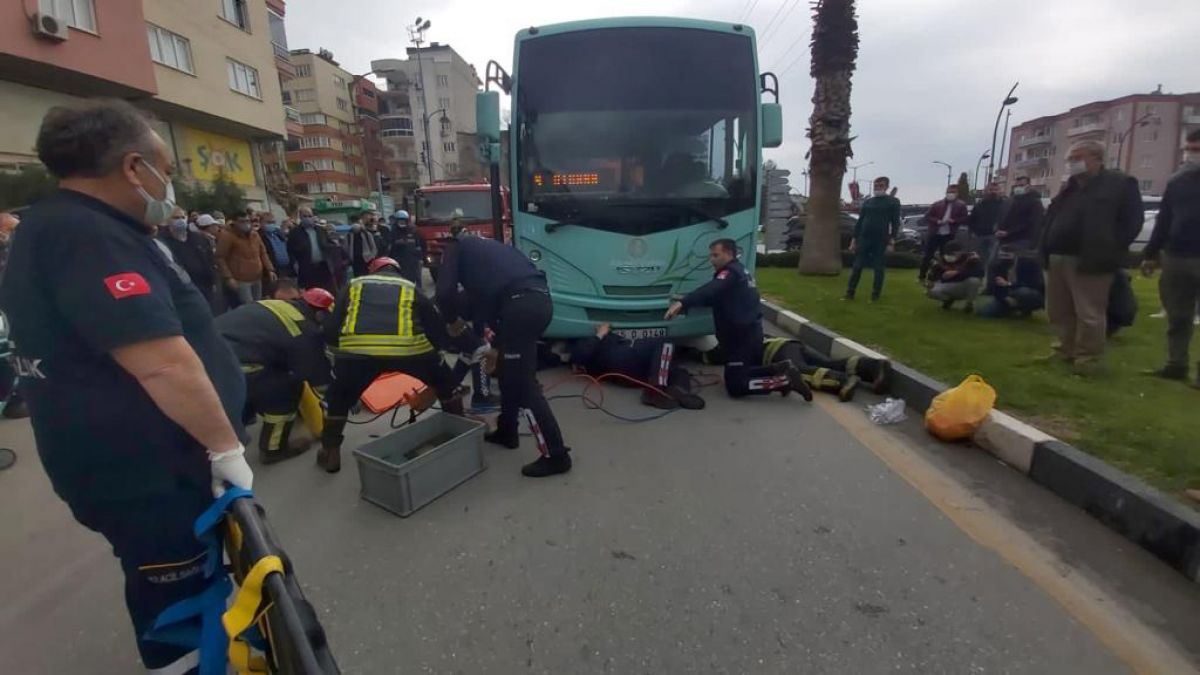 Manisa'da otobüsün altında sürüklenen kadının mucize kurtuluşu kamerada