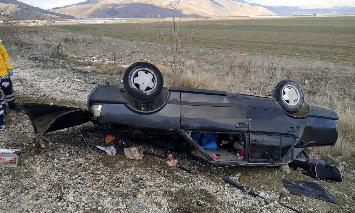 Burdur'da şarampole devrilen aracın sürücüsü öldü, eşi yaralandı