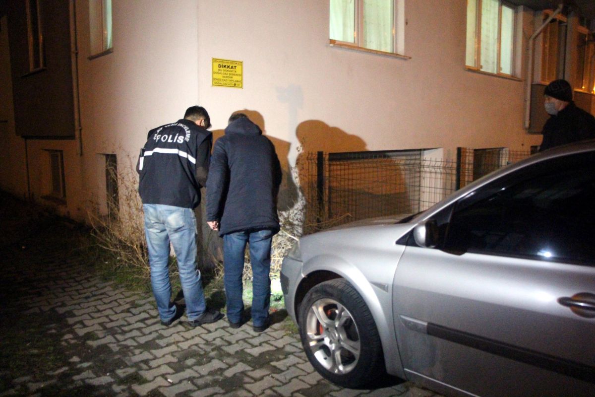 Bolu'da bir kadın üçüncü kattan otomobilin üzerine düştü