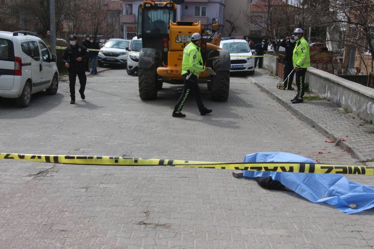 Bolu'da iş makinesinin altında kalan yaya öldü