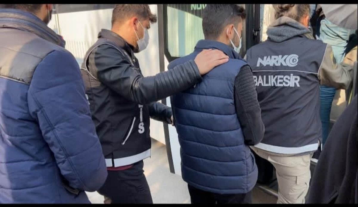 Balıkesir'de eş zamanlı uyuşturucu operasyonu: 8 tutuklama