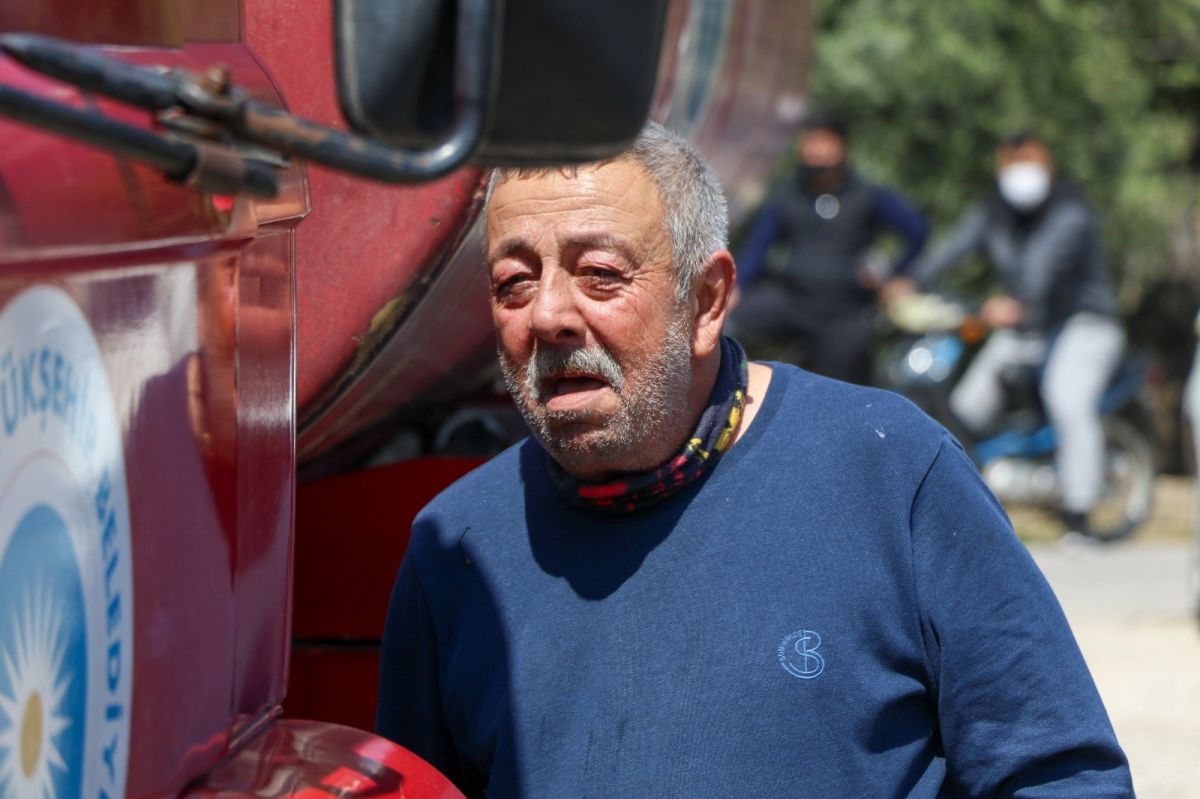 Antalya'da ekmek teknesinin yanışını gözyaşlarıyla izledi