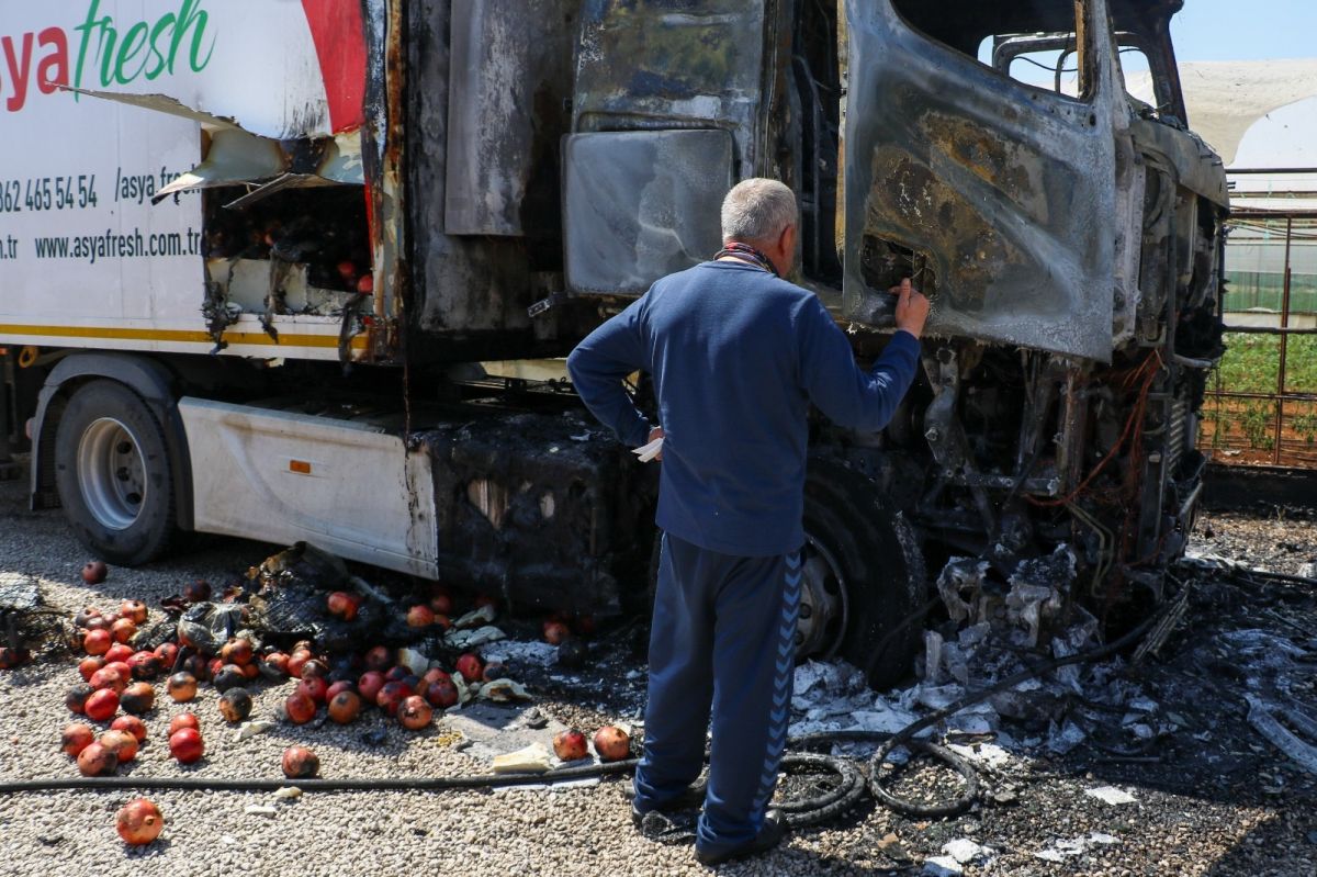 Antalya'da ekmek teknesinin yanışını gözyaşlarıyla izledi