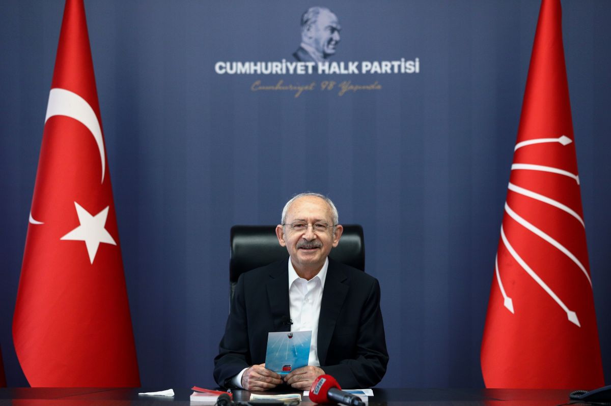 Kemal Kılıçdaroğlu, CHP'li kadın belediye başkanlarıyla bir araya geldi