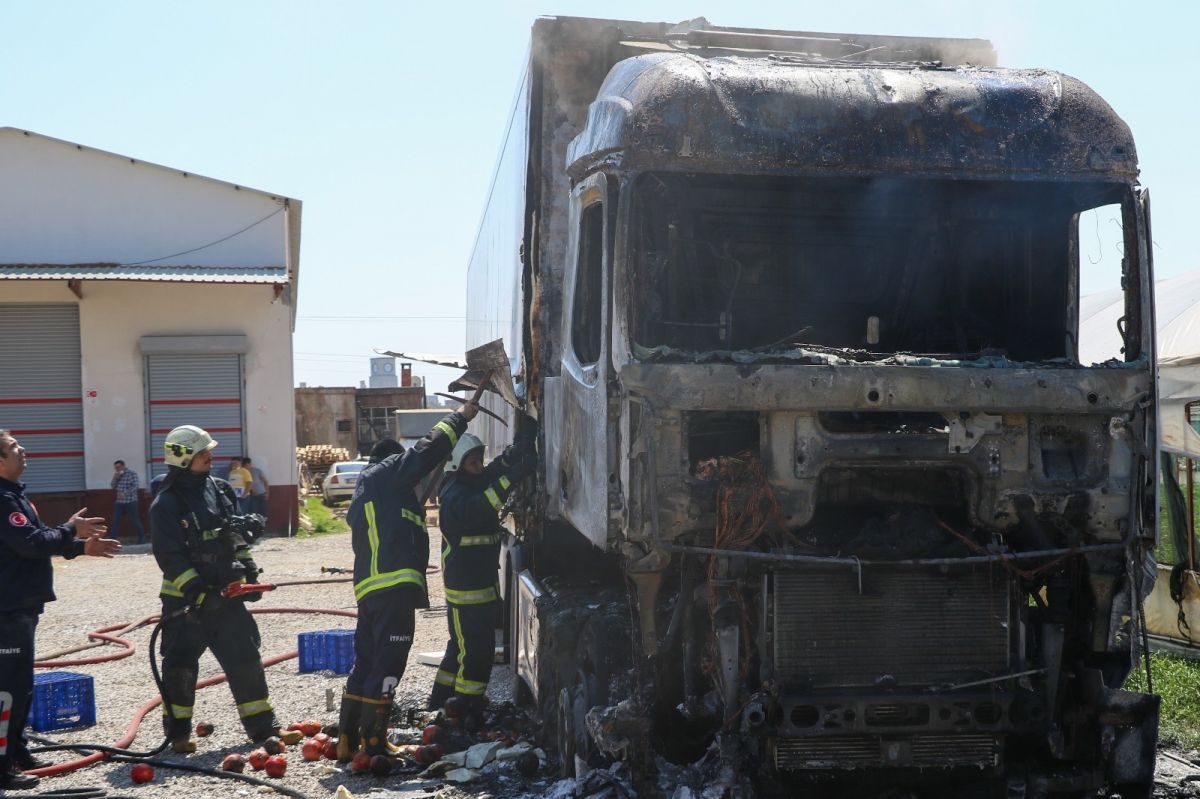 Antalya'da ekmek teknesinin yanışını gözyaşlarıyla izledi