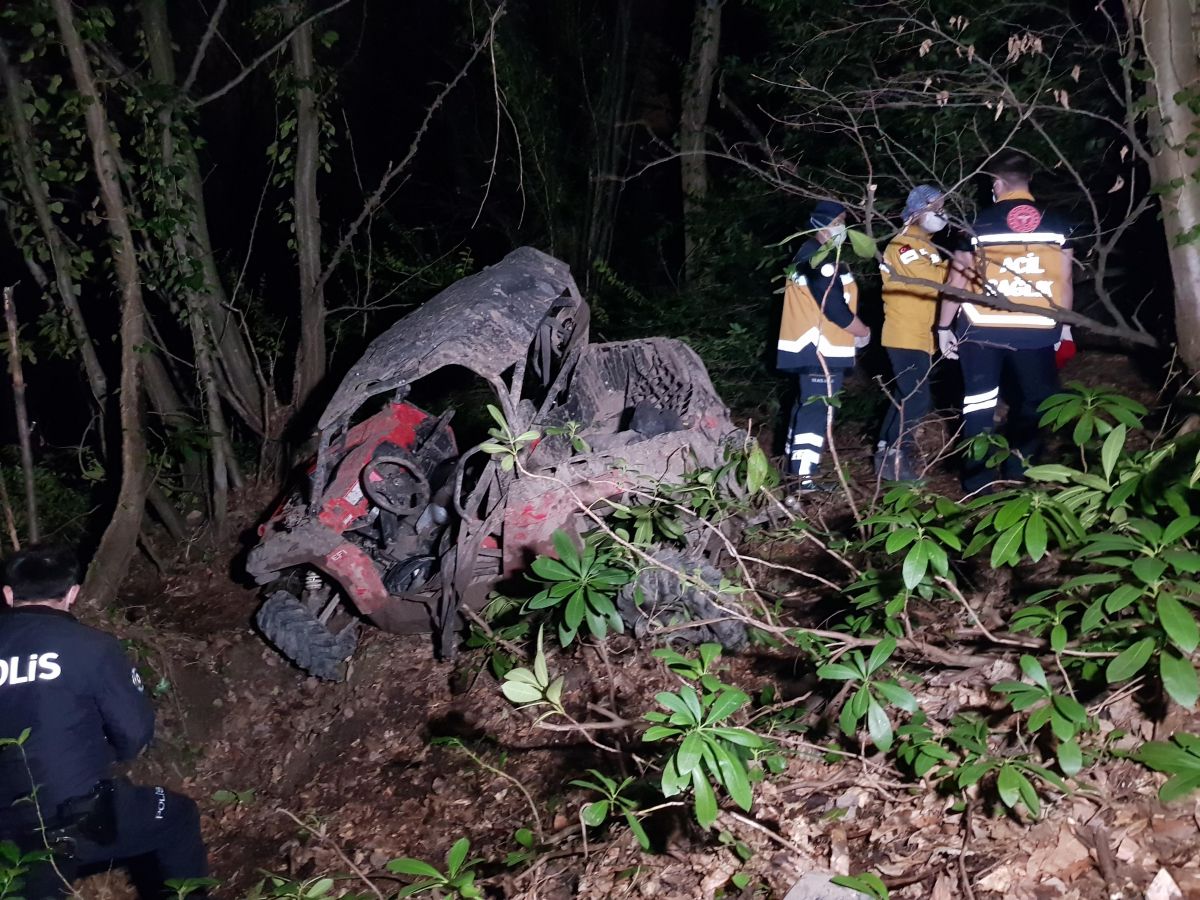 Kocaeli'de virajı alamayan UTV uçurumdan yuvarlandı