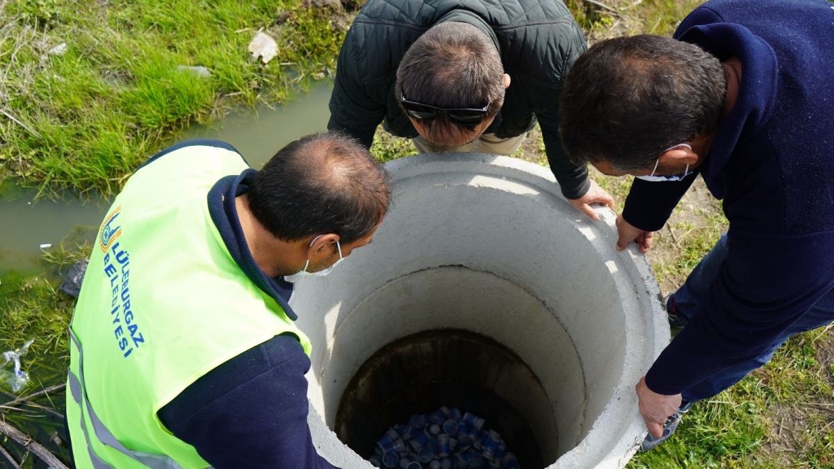 Kırklareli'de kanalizasyondan yüzlerce bozuk ayran çıktı