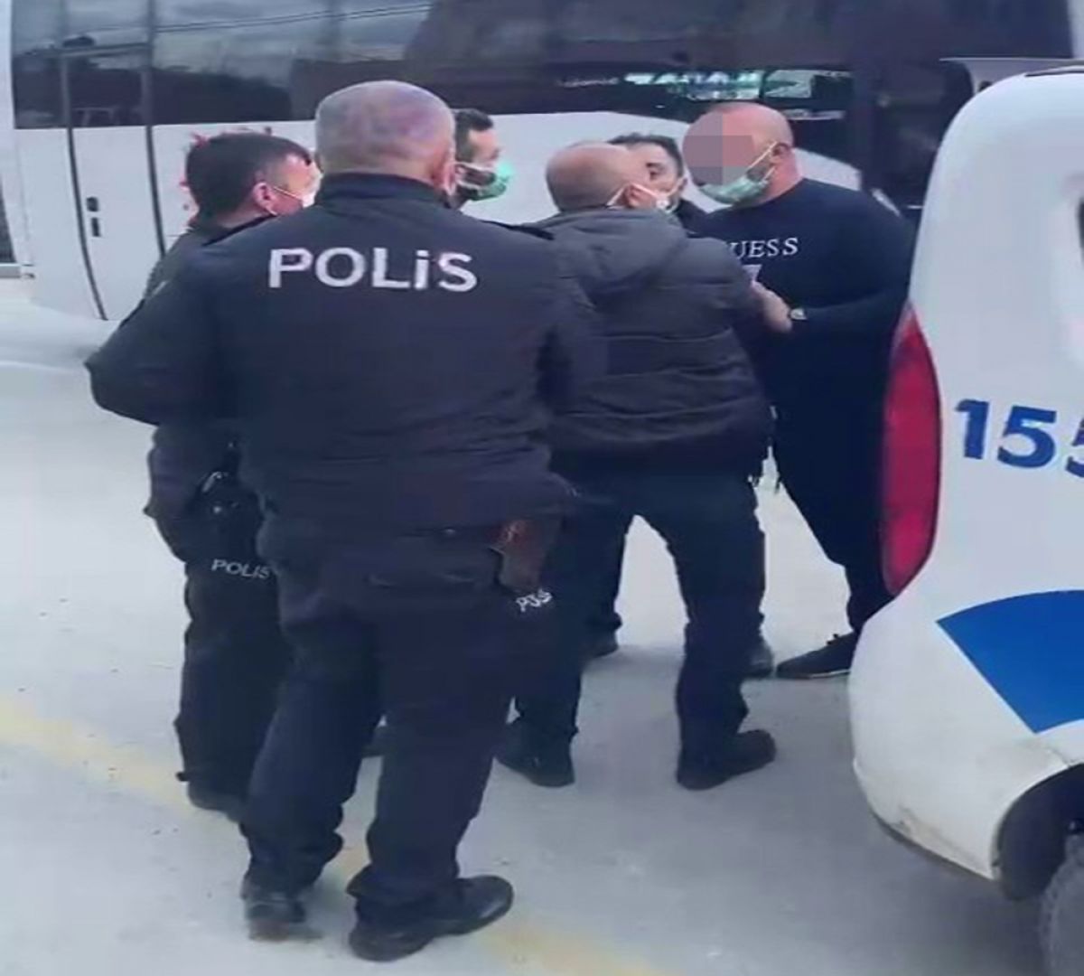 Bolu da alkollü doktor ve ilaç mümessilinden polise saldırı #3
