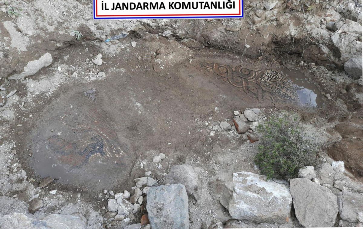 İzmir'de kaçak kazıda 1500 yıllık mozaik ve manastır bulundu