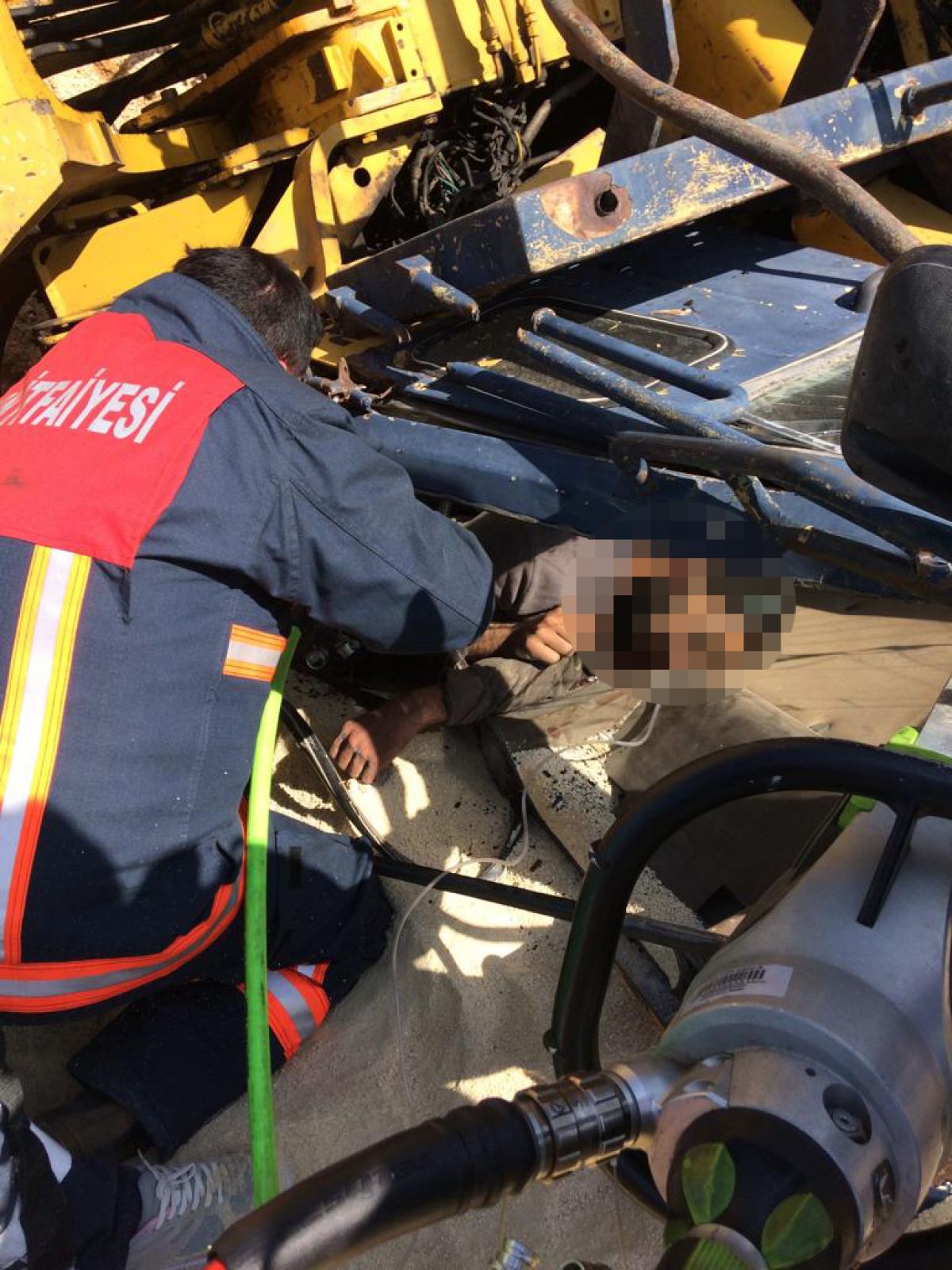 Mersin'de kullandığı kepçenin altında kalan operatör öldü
