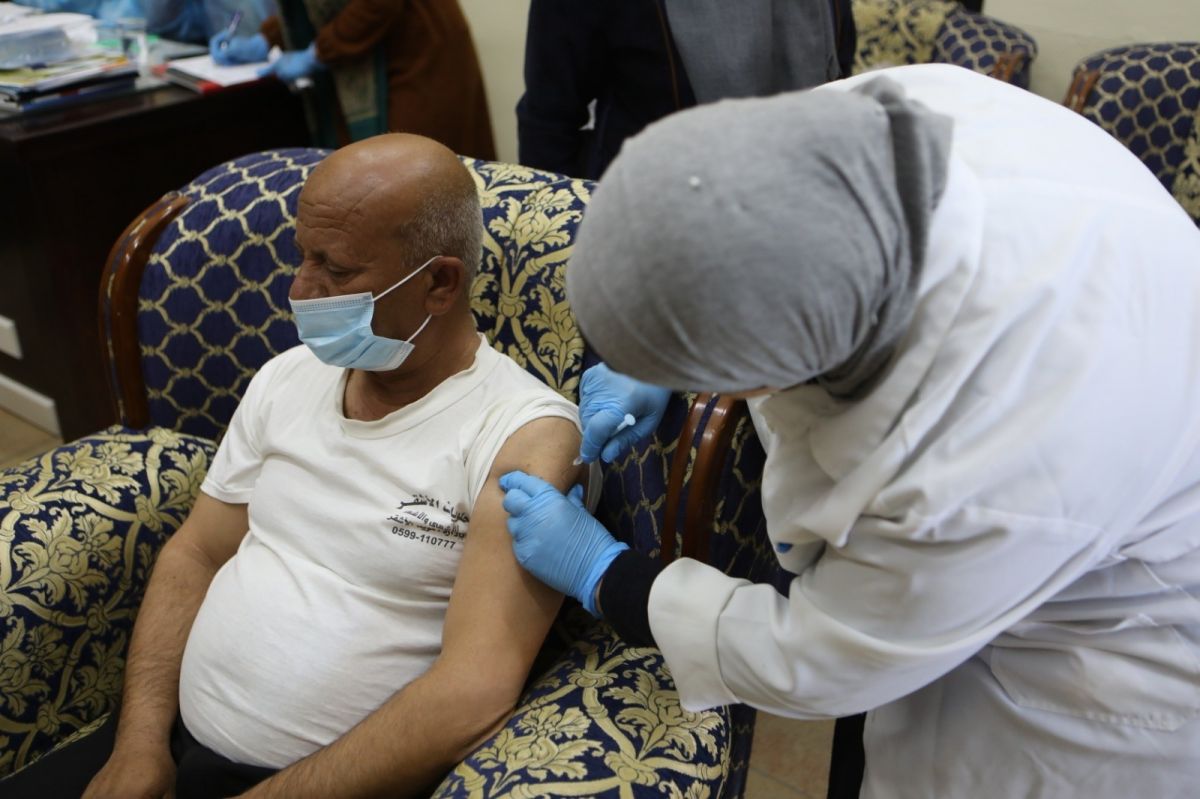 Coronavirus vaccine given to teachers in Palestine #4