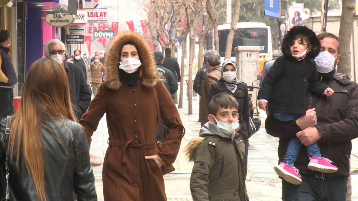 Elazığ'da kısıtlamanın ardından hareketlilik yaşandı