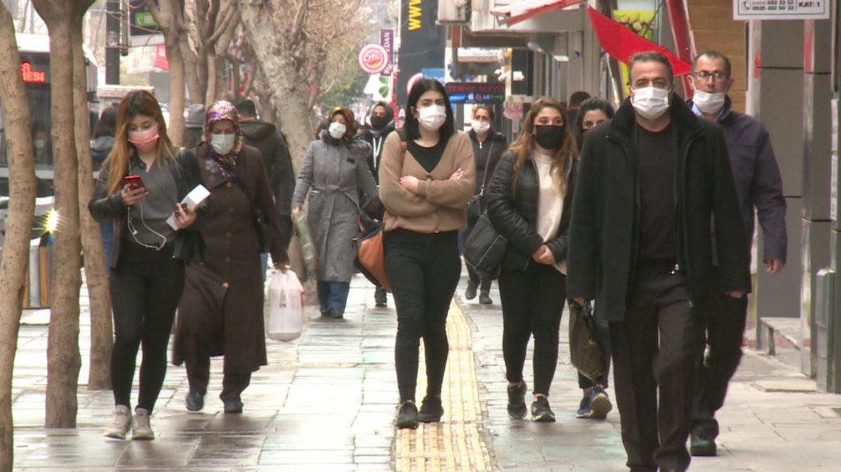 Elazığ'da kısıtlamanın ardından hareketlilik yaşandı