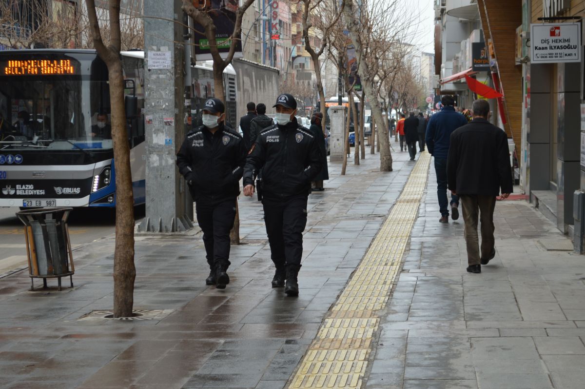 Elazığ'da kısıtlamanın ardından hareketlilik yaşandı