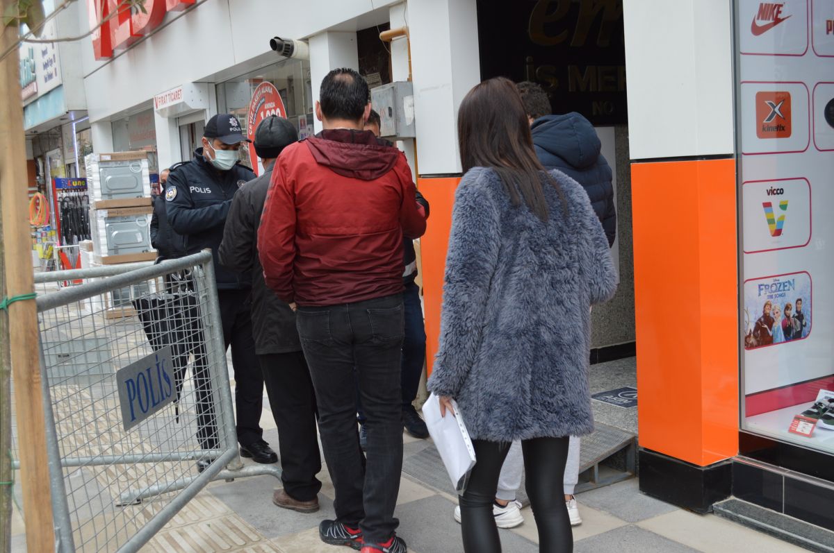 Elazığ'da kısıtlamanın ardından hareketlilik yaşandı