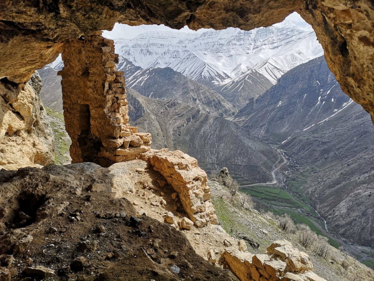 Hakkari'de 76 yaşındaki baba, kızıyla doğa yürüyüşüne çıktı