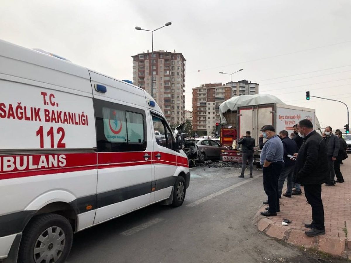 Kayseri'de zincirleme kaza ortalığı savaş alanına çevirdi