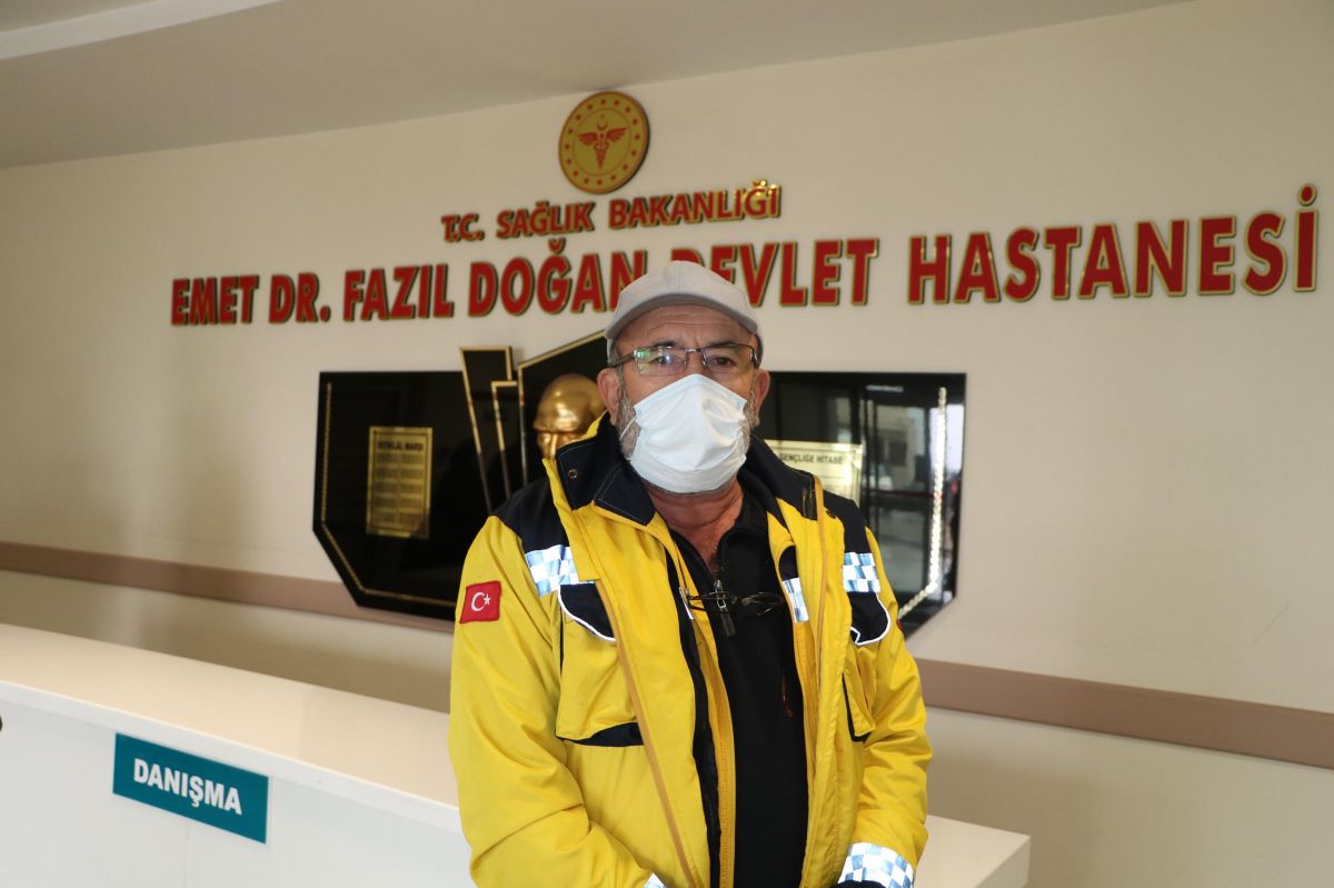 Kütahya'daki ambulans şoförü, babasını ve eşini koronavirüsten kaybetti