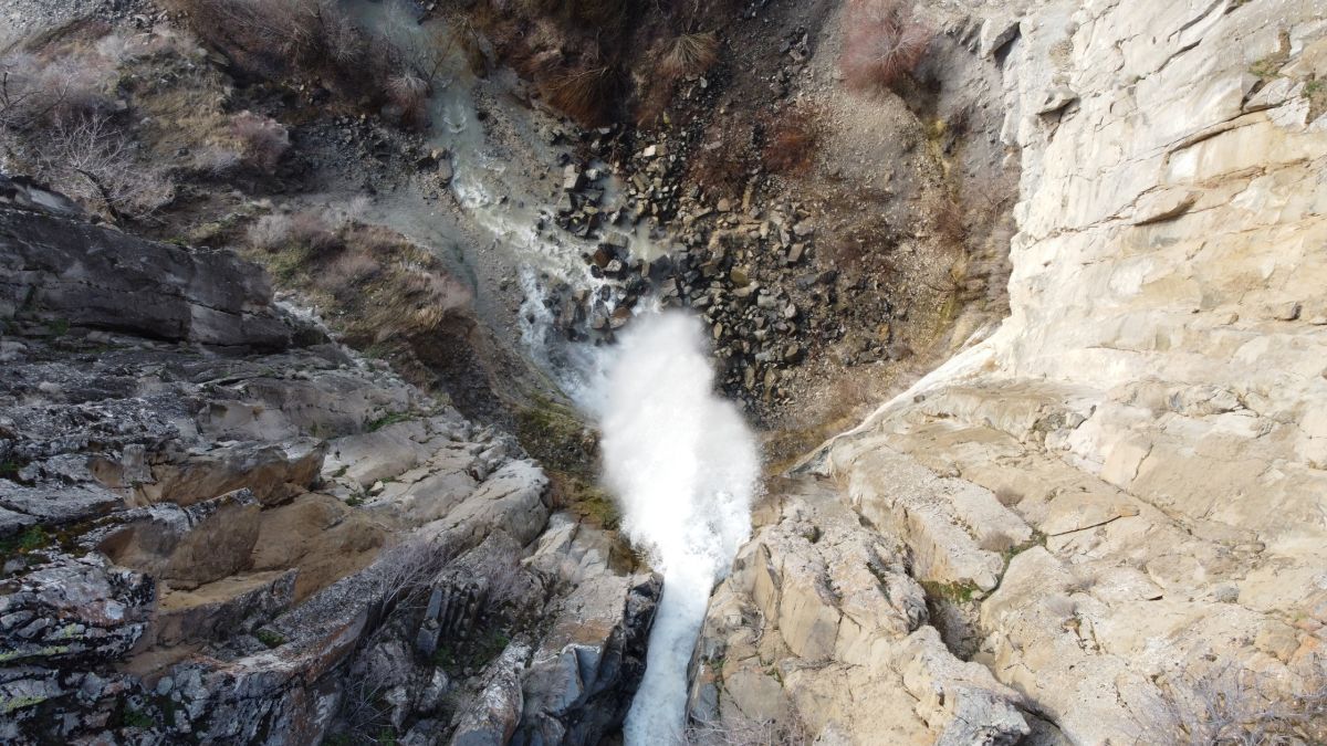 Tunceli'deki Ekirek Şelalesi'nin debisi yükseldi