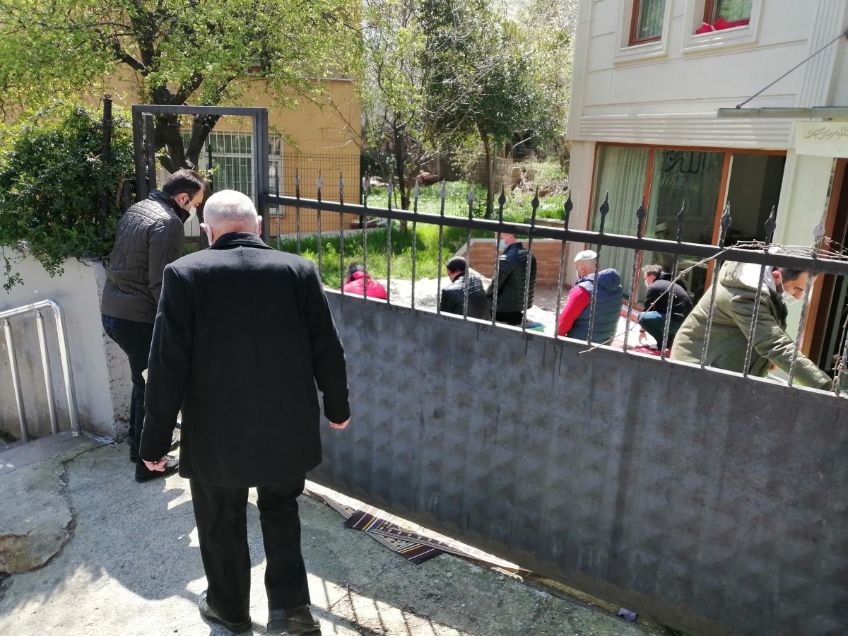 Beykoz'daki caminin 1 yıldır kapalı olmasına tepki gösterildi
