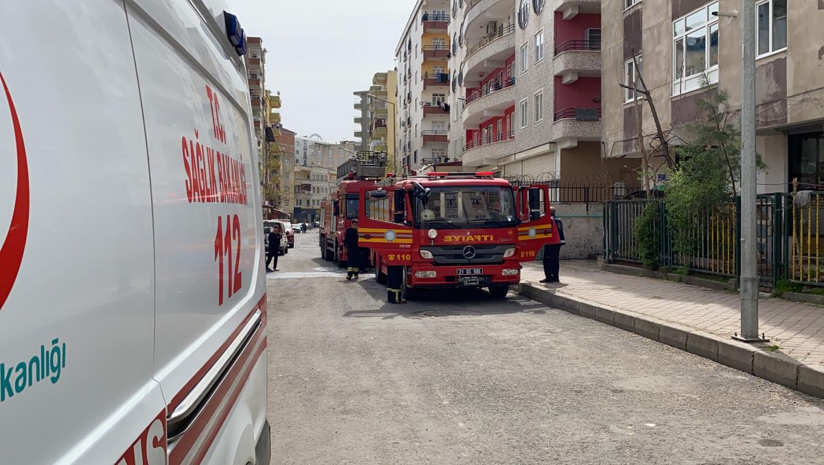 Diyarbakır'da madde bağımlısı genç, odasını yaktı
