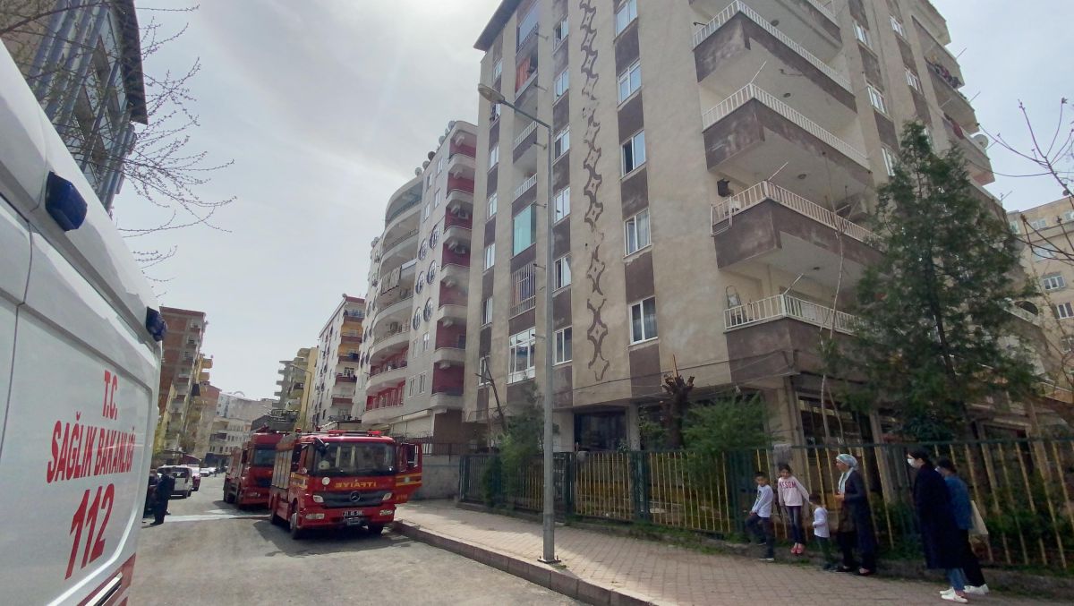 Diyarbakır'da madde bağımlısı genç, odasını yaktı