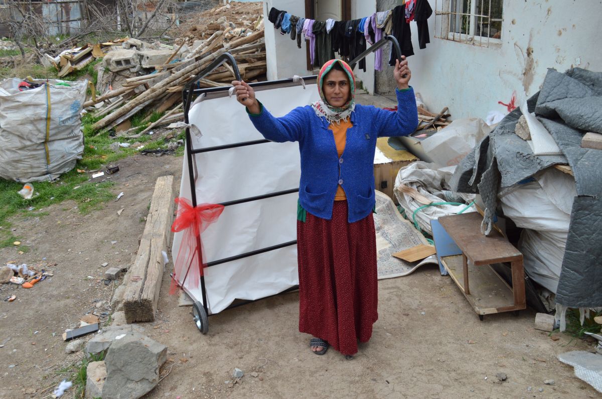 Elazığ'da kağıt toplama aracı çalınınca, yenisi hediye edildi