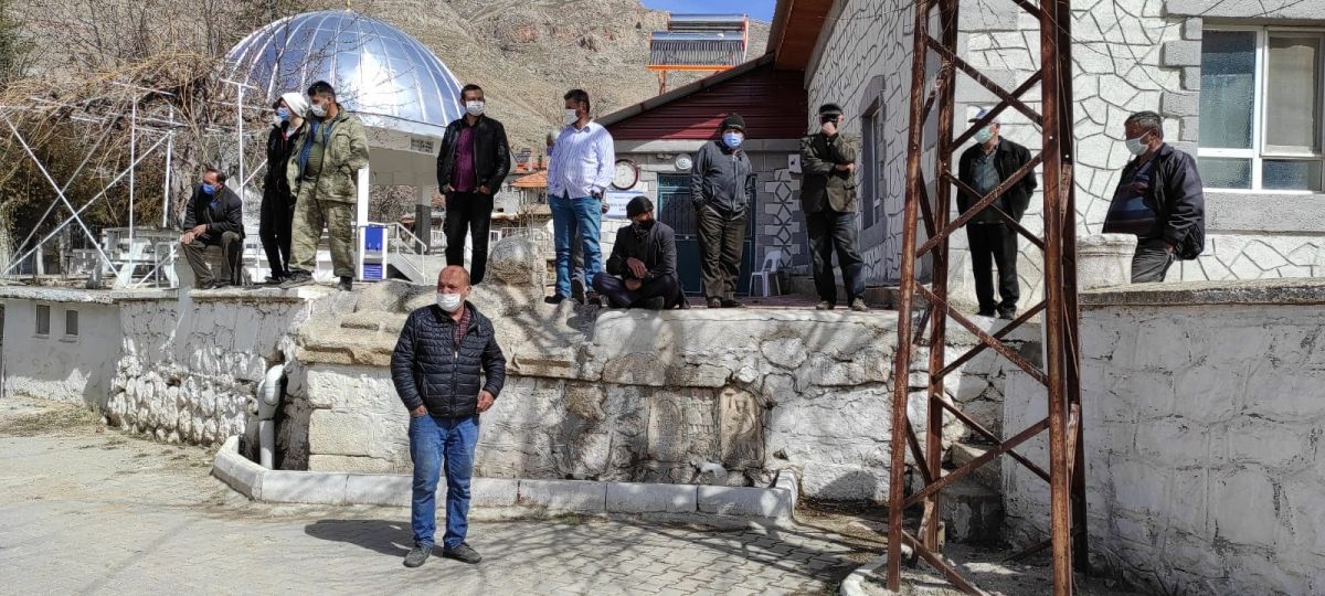 Antalya'daki mahalleli, tarihi eserin bölgeden çıkarılmasını istemiyor