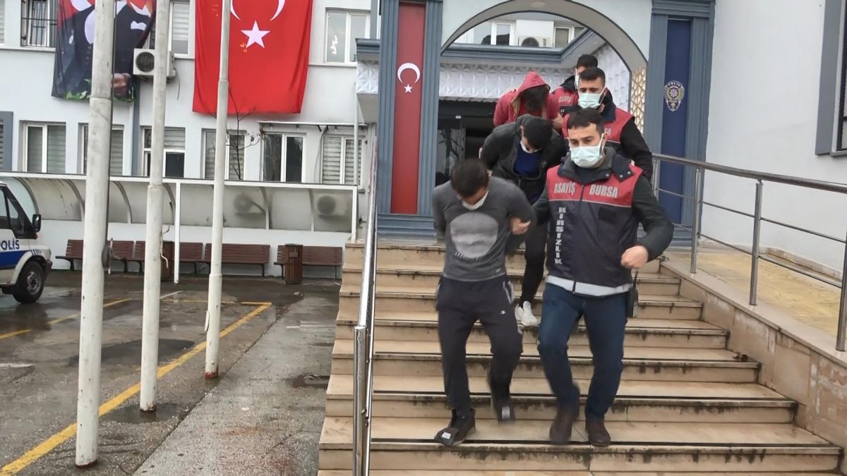 Bursa'daki şüpheliler, baz istasyonunda hırsızlık yaparken yakalandılar