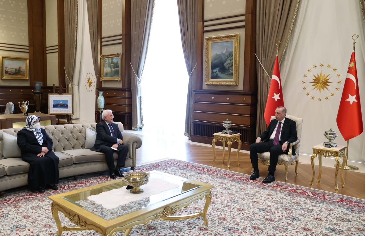 Cumhurbaşkanı Erdoğan, şehit savcı Selim Kiraz'ın anne ve babasıyla görüştü