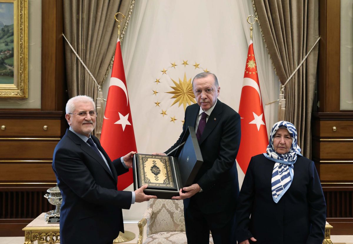 Cumhurbaşkanı Erdoğan, şehit savcı Selim Kiraz'ın anne ve babasıyla görüştü