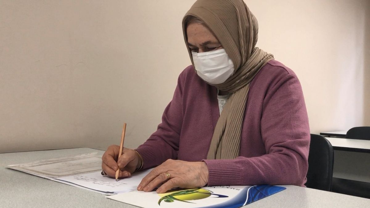 Yalova'da 75 yaşındaki kadın, üniversiteye hazırlanıyor