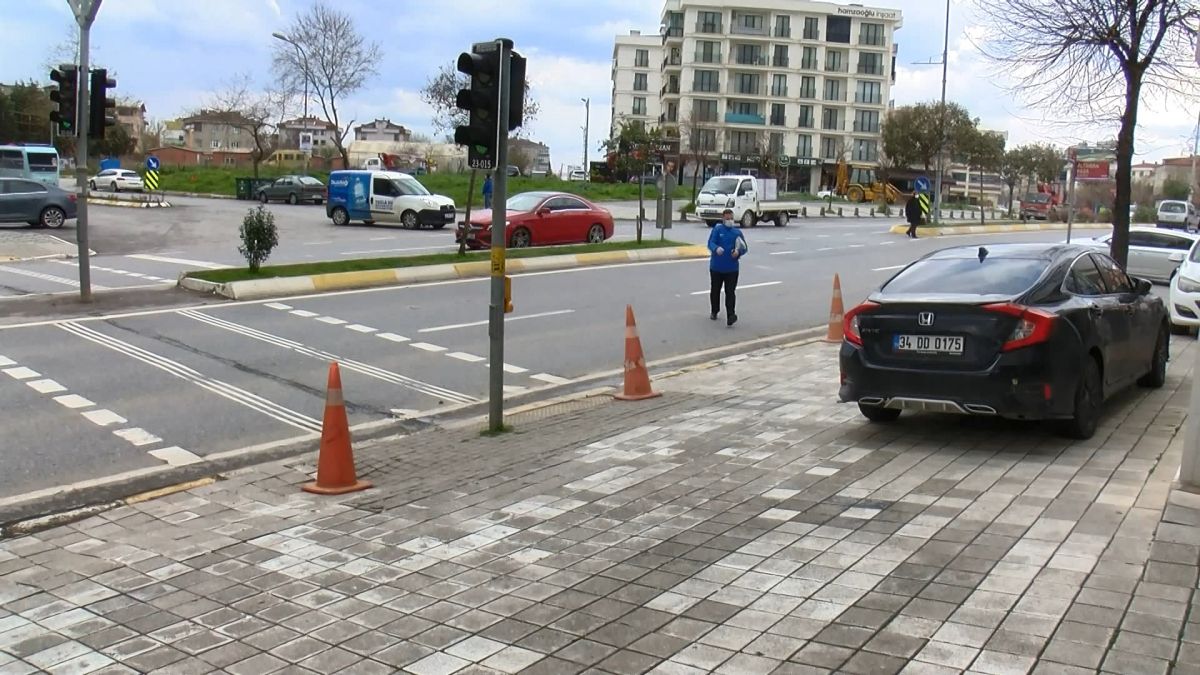 Tuzla'da karşıya geçmeye çalışan kişiye otomobil çarptı