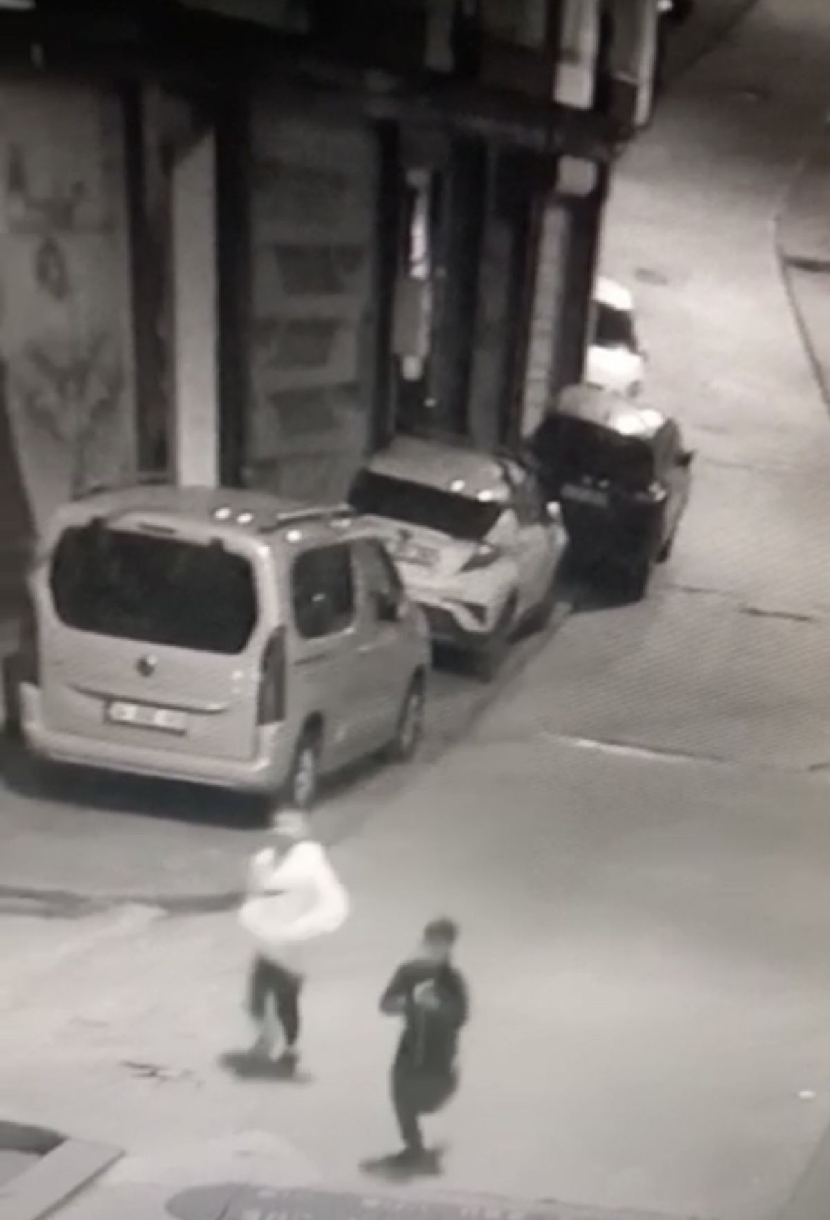 İstanbul’da 20 aracın lastiğini kesen çocuklar yakalandı #7