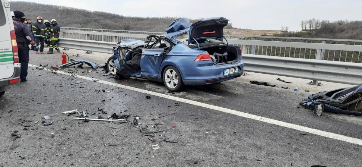 Kocaeli'de kamyona çarpan sürücü vefat etti