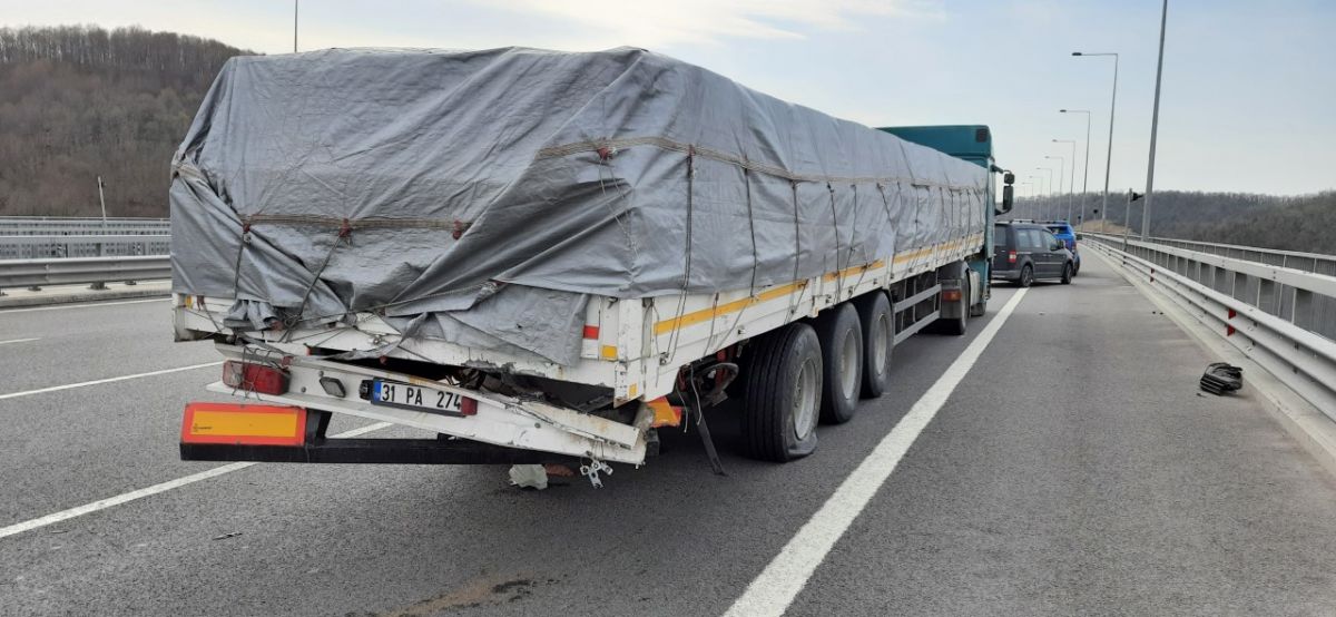 Kocaeli'de kamyona çarpan sürücü vefat etti