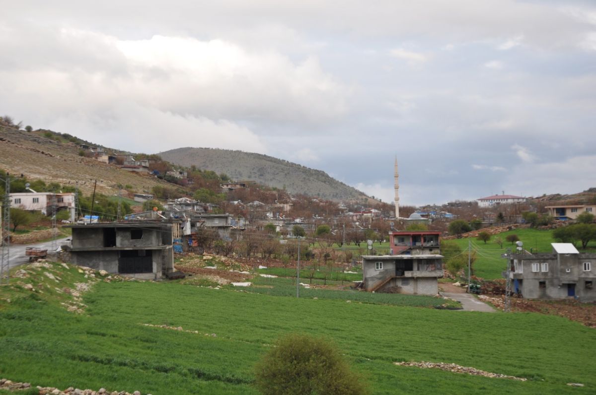 Adıyaman’da 1 köyle mahalleye giriş ve çıkışlar engellendi.