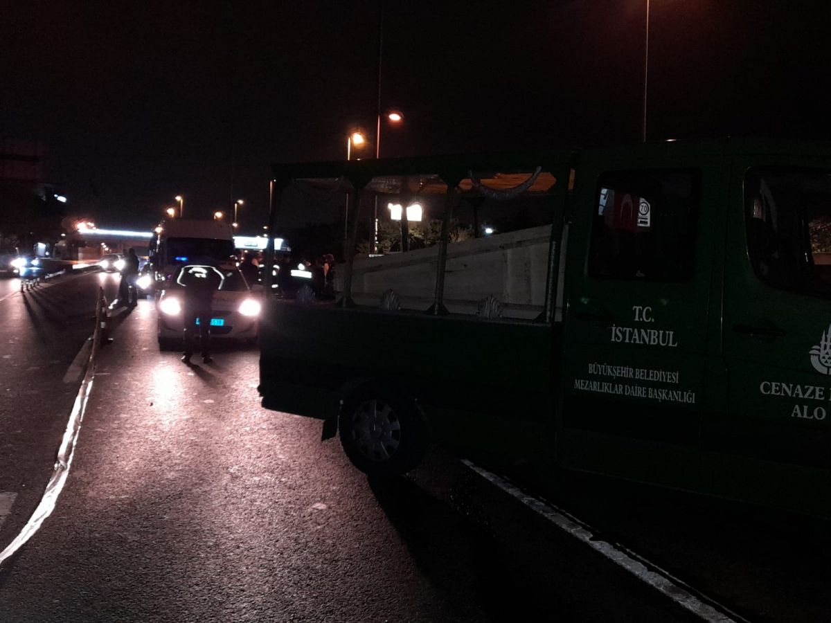 İstanbul da D 100 de otomobilin çarptığı kişi öldü #3