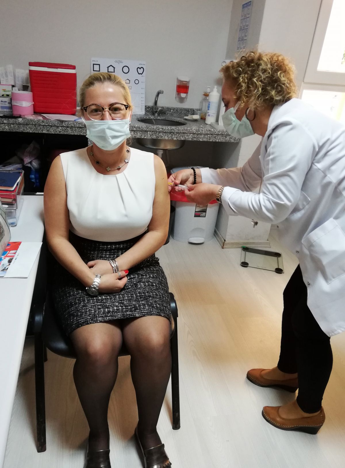 Antalya'da turizm çalışanları, koronavirüs aşısı olmaya başladı