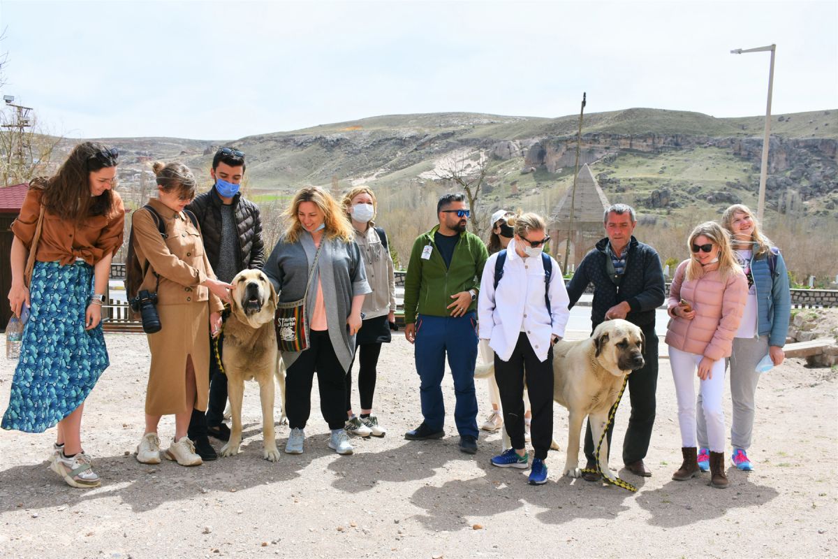 Rus turistlerin Kapadokya'daki yeni gözdesi Selime Katedrali