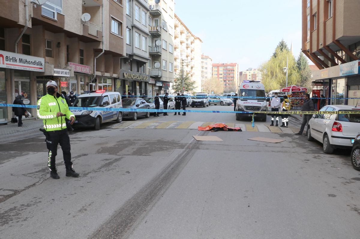 Eskişehir'de çarptığı yayayı 160 metre sürükledi